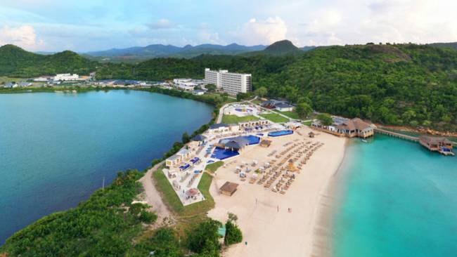 Royalton Antigua, An Autograph Collection