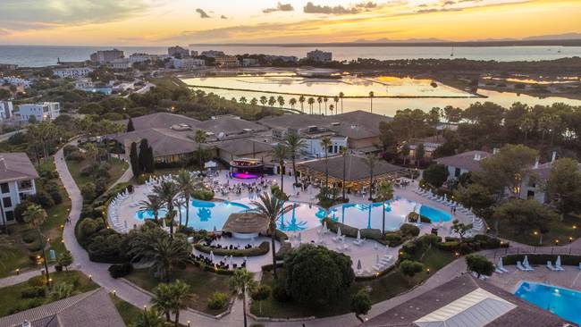 Blau Colonia Sant Jordi inklusive Mietwagen