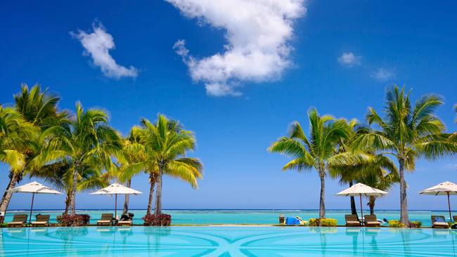 Le Peninsula Bay Beach Resort & Spa