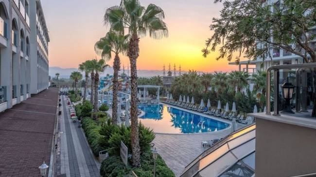 LRS Port River Hotel & Spa