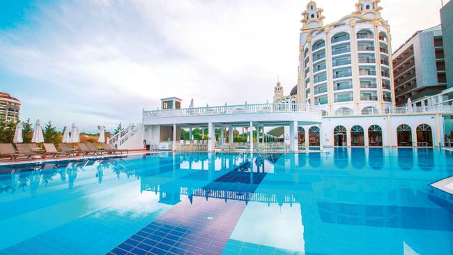 J'adore Deluxe Hotel & Spa